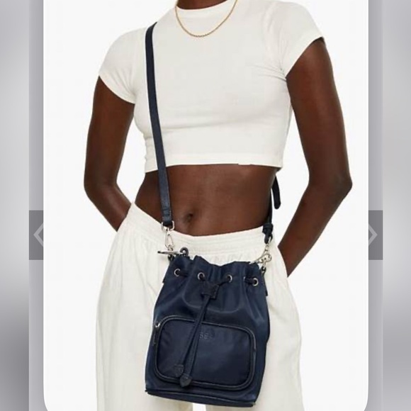 Set Active Everyday Bucket Bag - Picture 4 of 5